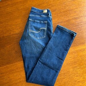 Levi’s Totally Shaping Slim Straight - size 8L